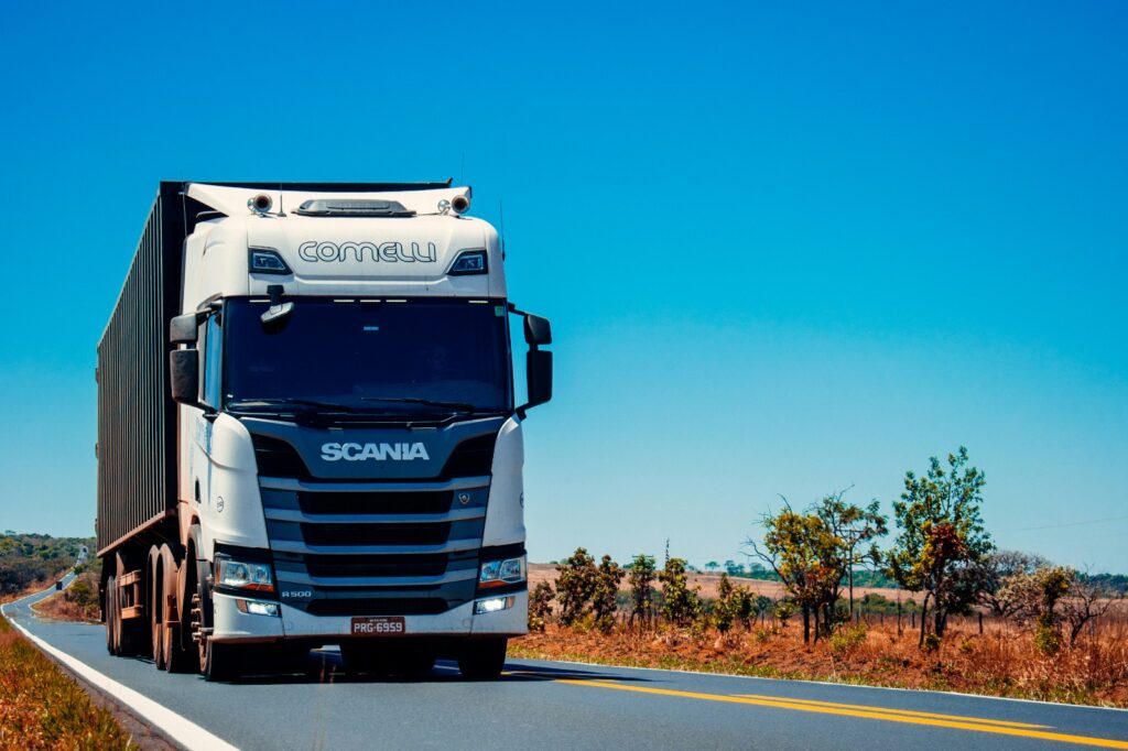 Beladener Transporter für einen deutschlandweiten Fernumzug